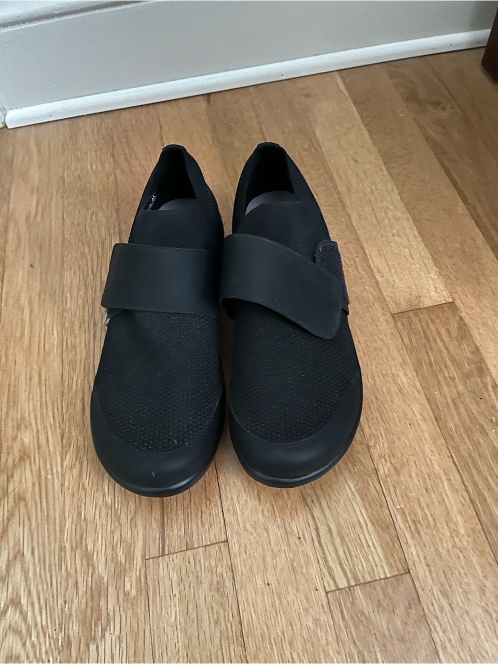 Alegria Women's Black Slip-On Comfort Flats